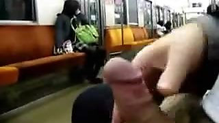 Еще на людях мастурбация в японском метро